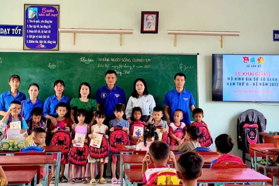 Sơn Mỹ: Lớp học hè “Gia sư áo xanh” cho học sinh dân tộc