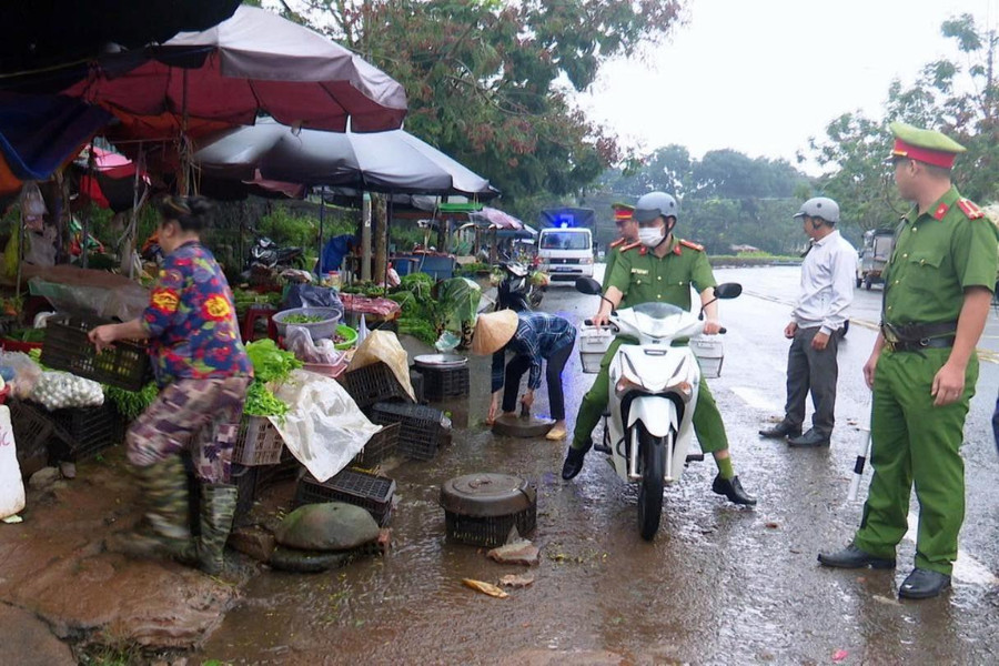 Công an phường Nam Gia Nghĩa ra quân lập lại trật tự đô thị