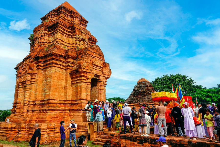 Khai thác thế mạnh du lịch ven biển