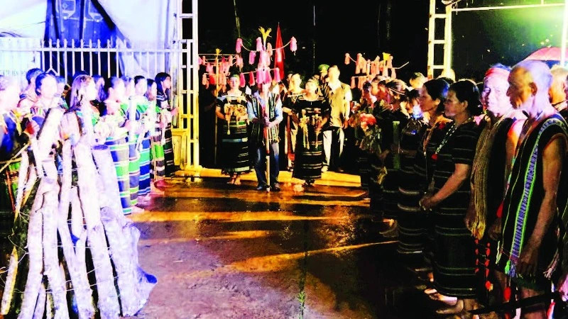 Lễ mừng mùa của người M'nông ở Quảng Trực