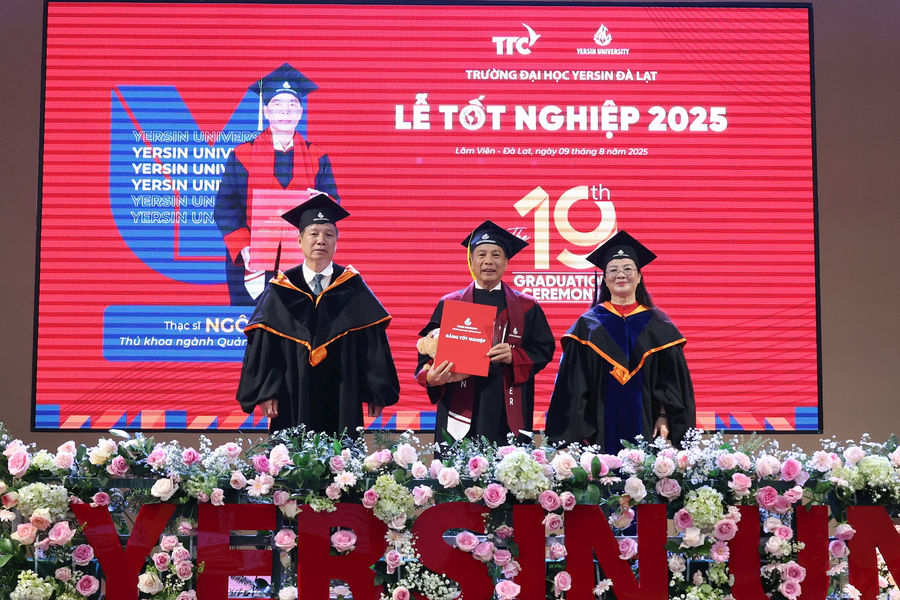 ĐH Yersin Đà Lạt trao bằng tốt nghiệp cho 614 học viên