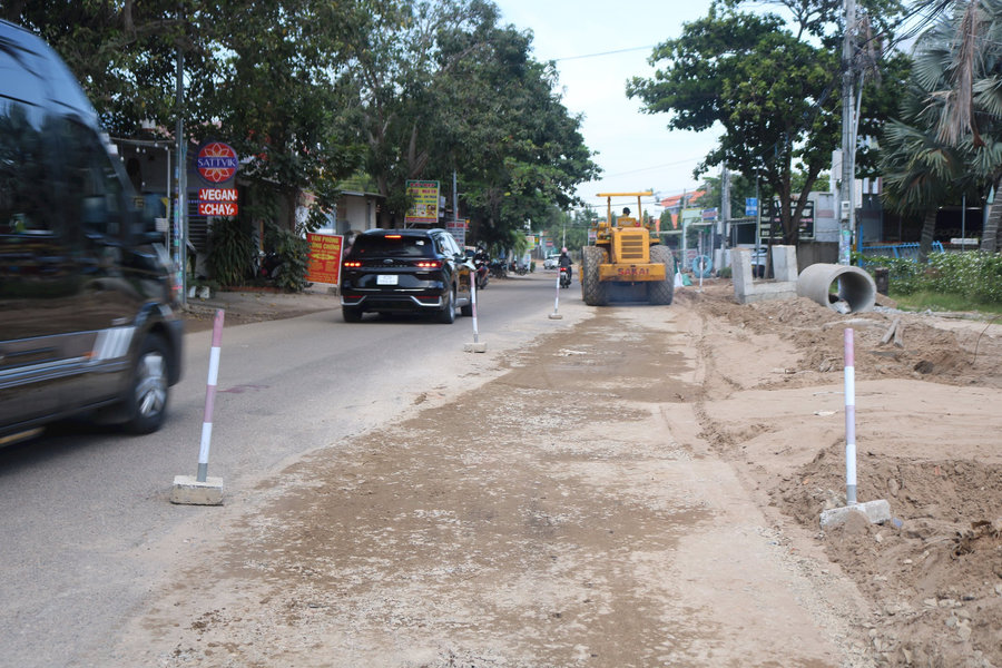 Sớm gỡ vướng dự án nâng cấp tuyến đường du lịch Mũi Né