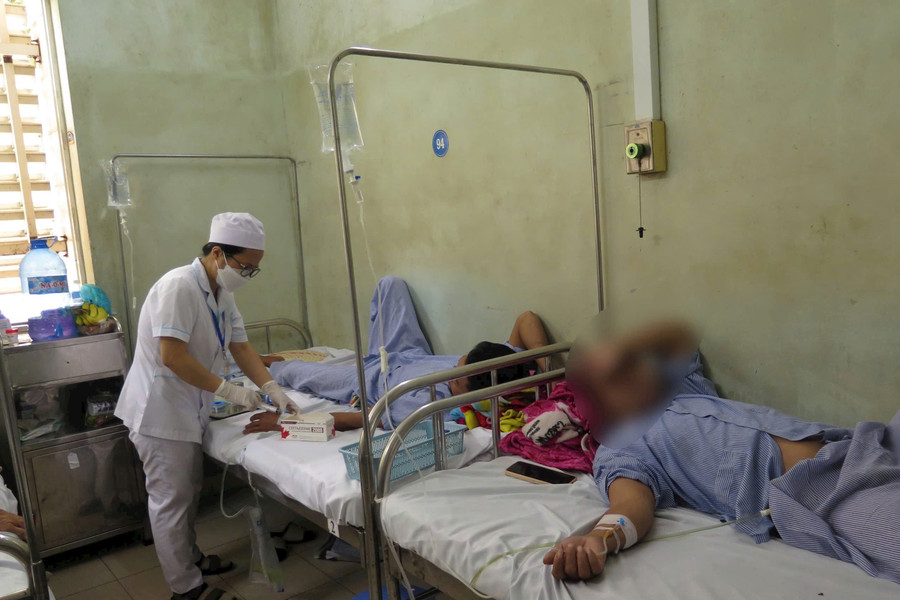 Cứu sống 2 ngư dân bị ngộ độc khí từ hầm cá