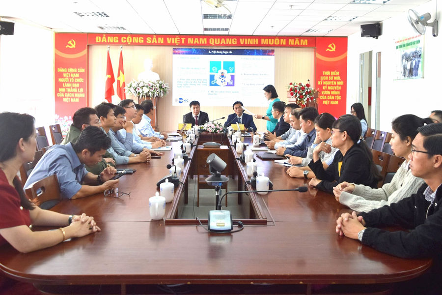 Ký kết hợp tác tăng cường quản lý và phát triển tài nguyên Internet tại Lâm Đồng