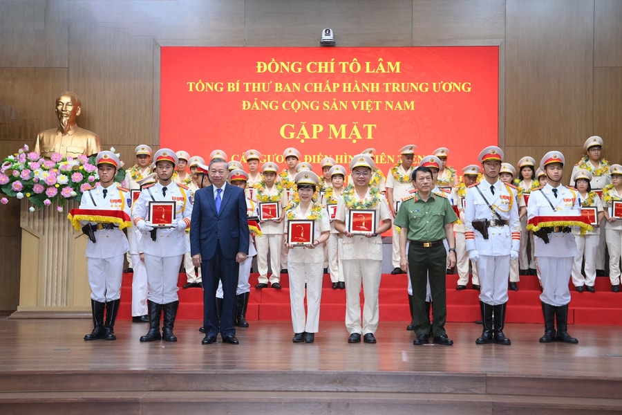 Người chiến sĩ quả cảm trên “chiến trường” mạng