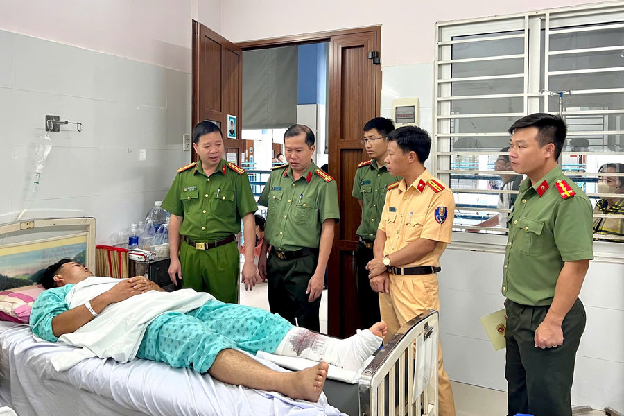 Thăm hỏi, động viên cán bộ CSGT Lâm Đồng bị thương khi làm nhiệm vụ