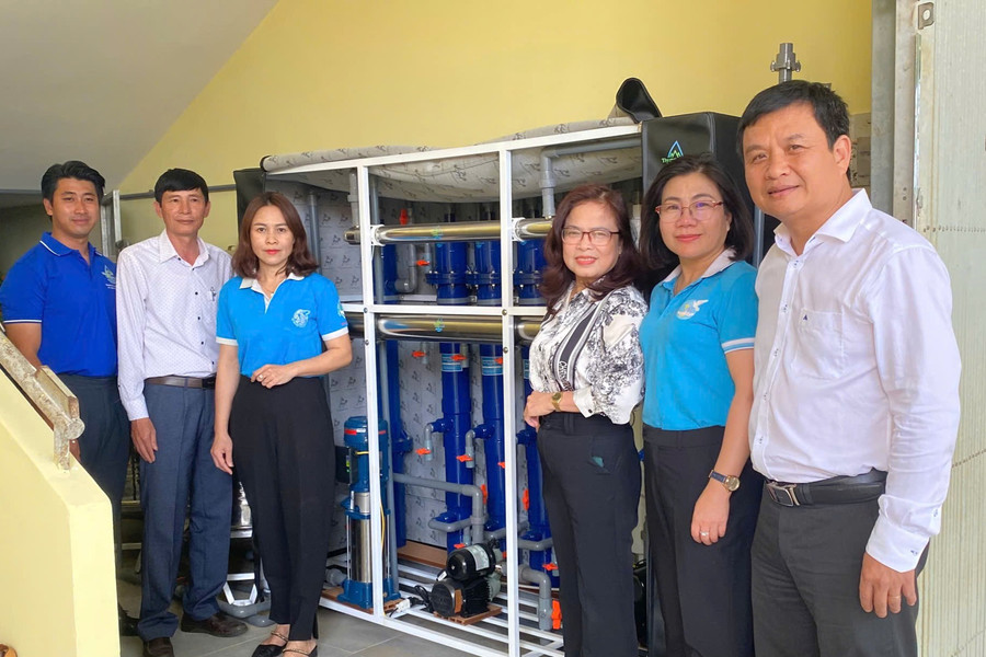 Tặng công trình lọc nước cho điểm trường vùng đồng bào dân tộc thiểu số khó khăn