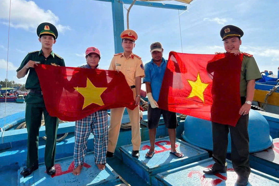 Đại úy Biên phòng làm theo Bác, giữ bình yên biển quê hương
