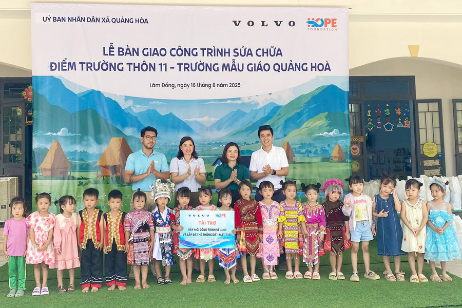 Bàn giao công trình sửa chữa điểm trường mẫu giáo Quảng Hòa