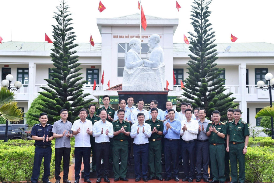 Thường trực Tỉnh ủy Lâm Đồng thăm, tặng quà Đồn Biên phòng Cửa khẩu Bu P’răng