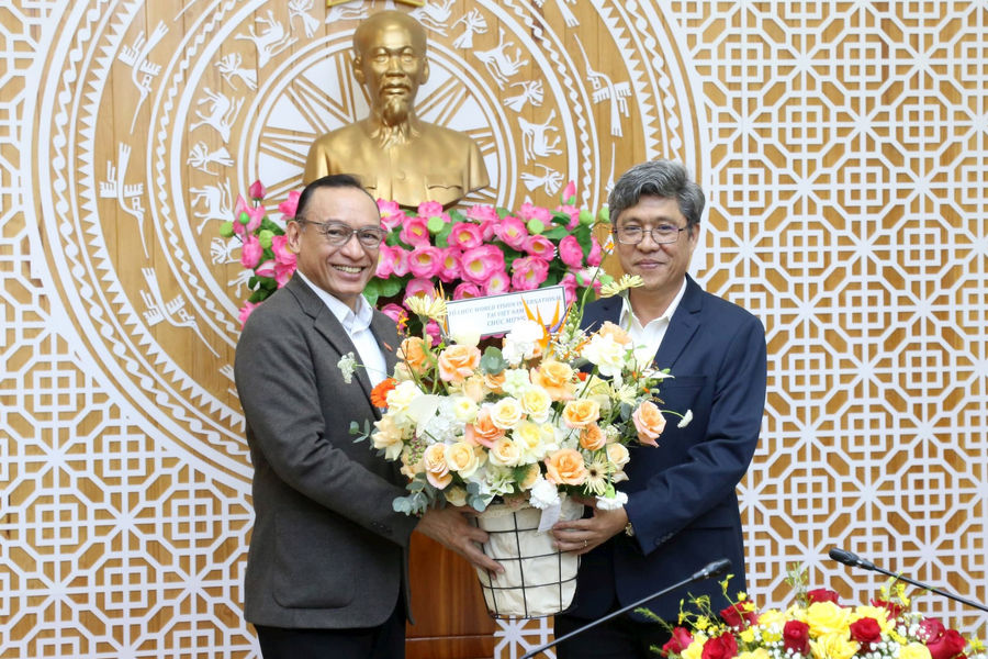 Phó Chủ tịch UBND tỉnh Nguyễn Minh làm việc với Tổ chức Tầm nhìn Thế giới tại Việt Nam