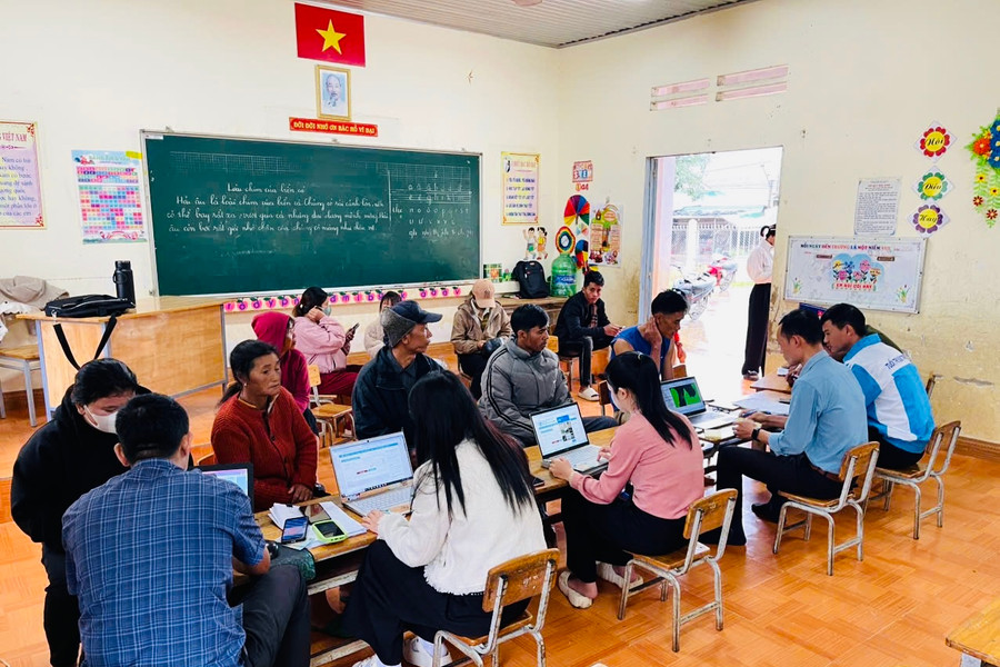 Tà Năng giải quyết thủ tục hành chính lưu động đến từng thôn, bản