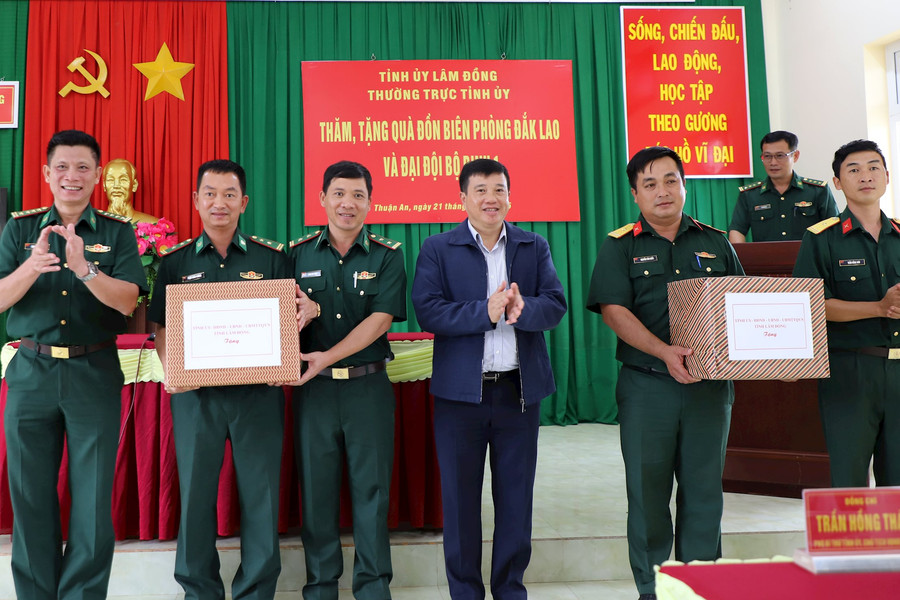 Bí thư Tỉnh ủy Lâm Đồng làm việc tại Đồn Biên phòng Đắk Lao và Đại đội Bộ binh 1