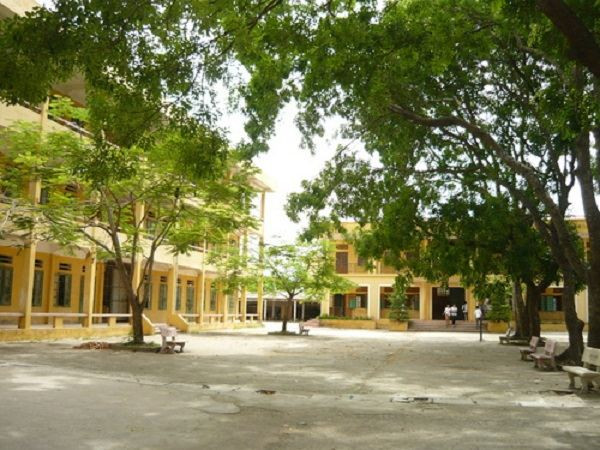 Nắng sân trường