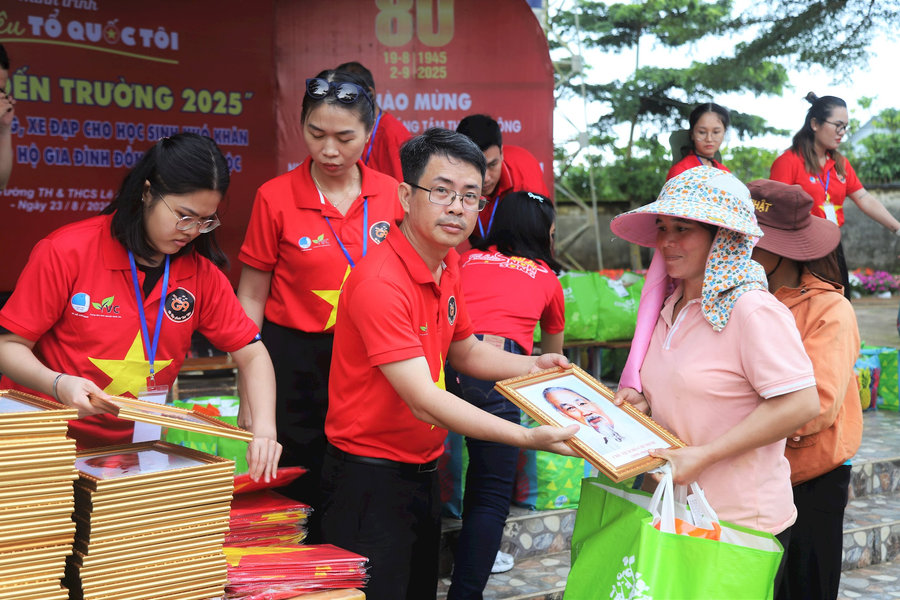 Lan tỏa yêu thương qua Chương trình “Tôi yêu Tổ quốc tôi” tại Phường 2 Bảo Lộc