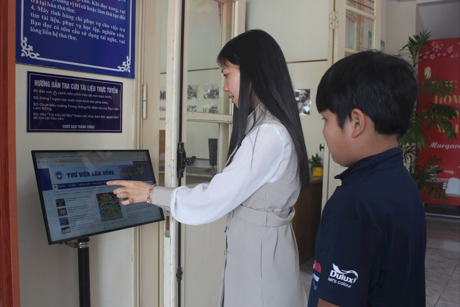 Thư viện Lâm Đồng ứng dụng máy tìm tin, đọc tài liệu số thông minh