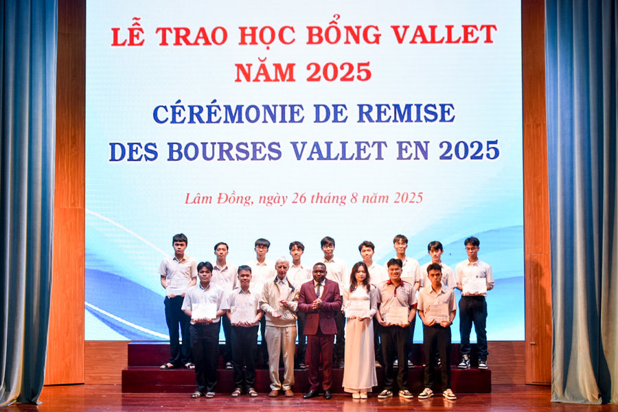 Trao hơn 150 suất học bổng Vallet cho học sinh, sinh viên vượt khó