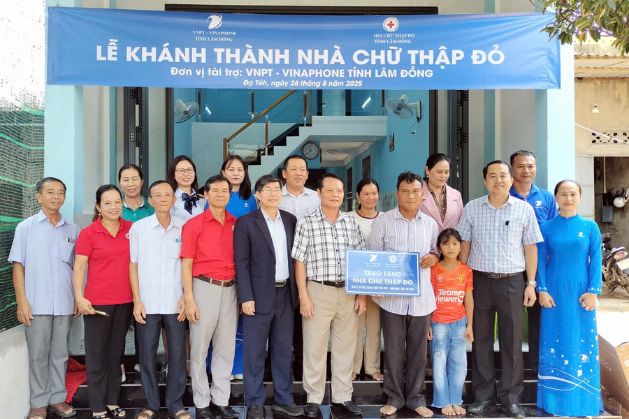 Trao tặng nhà Chữ thập đỏ cho hộ khó khăn ở xã Đạ Tẻh