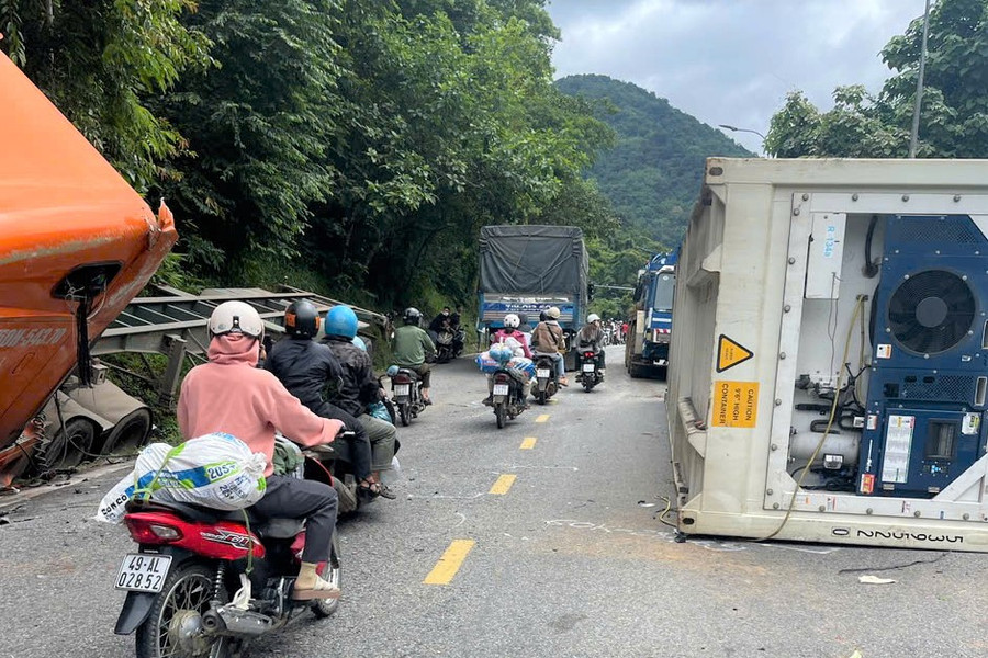 Đèo Bảo Lộc lưu thông trở lại sau nhiều giờ ách tắc