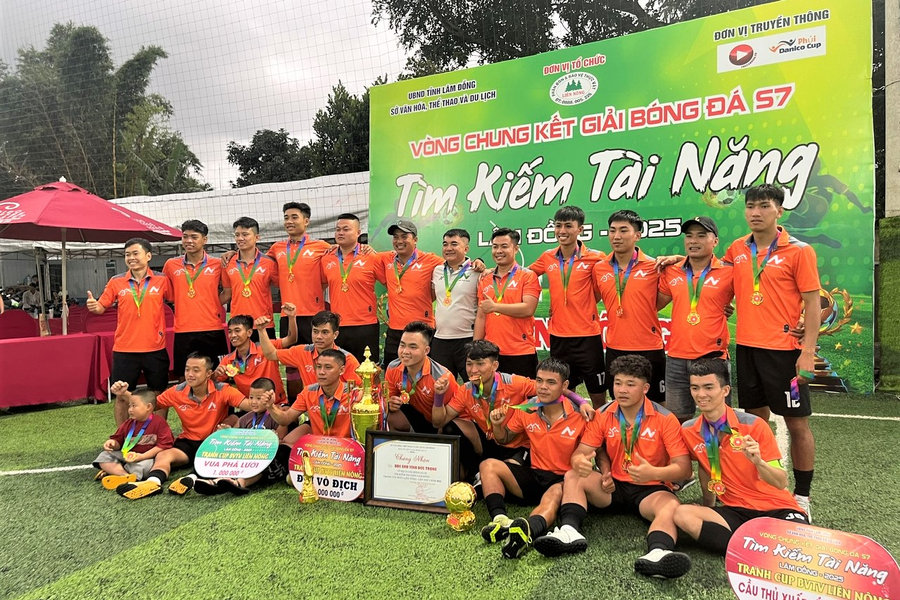 BĐS Anh Vinh vô địch giải Bóng đá 7 người “Tìm kiếm tài năng Lâm Đồng” lần 1