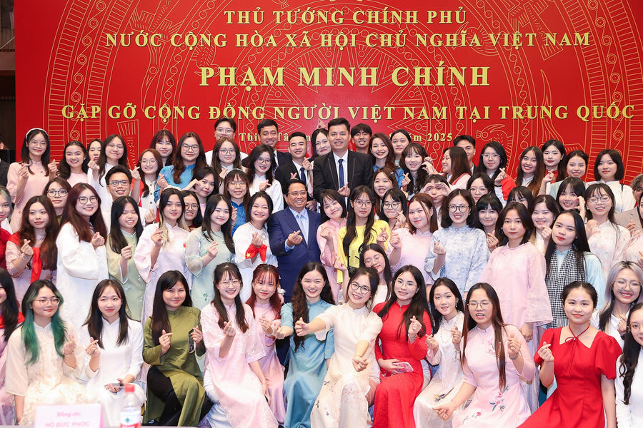 Thủ tướng chia sẻ với kiều bào tại Trung Quốc về không khí, tinh thần Quốc khánh trong nước