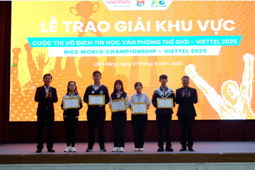 Từ cô gái đa tài đến nhà vô địch Tin học văn phòng thế giới