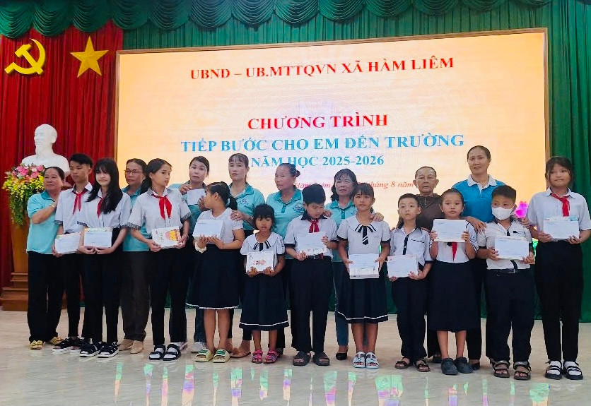 Nhiều học sinh khó khăn được tiếp bước đến trường