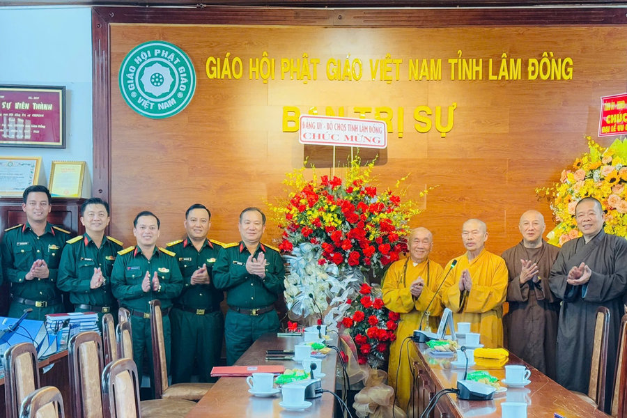 Bộ Chỉ huy quân sự tỉnh chúc mừng Giáo hội Phật giáo Lâm Đồng dịp Lễ Vu lan