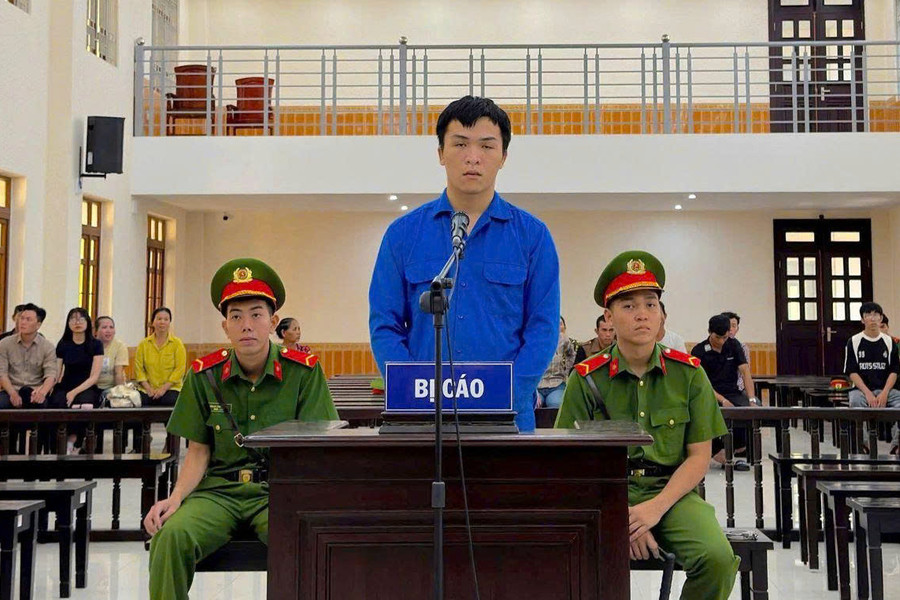 Lãnh 15 năm tù vì dùng hung khí đâm 2 người trọng thương