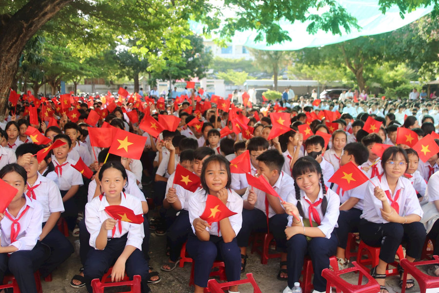 Ngày khai trường rộn ràng ở ngôi trường vùng biển