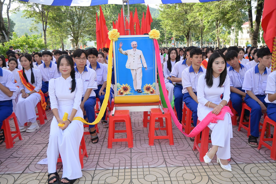 Lãnh đạo tỉnh Lâm Đồng dự, chung vui khai giảng năm học 2025 - 2026