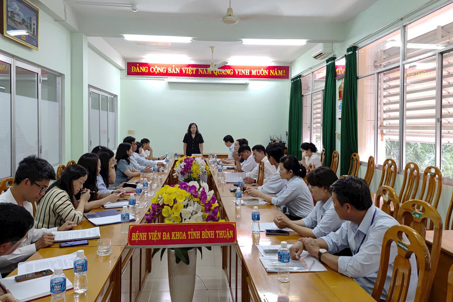 Ban Văn hóa Xã hội HĐND tỉnh Lâm Đồng làm việc tại Bệnh viện Đa khoa Bình Thuận