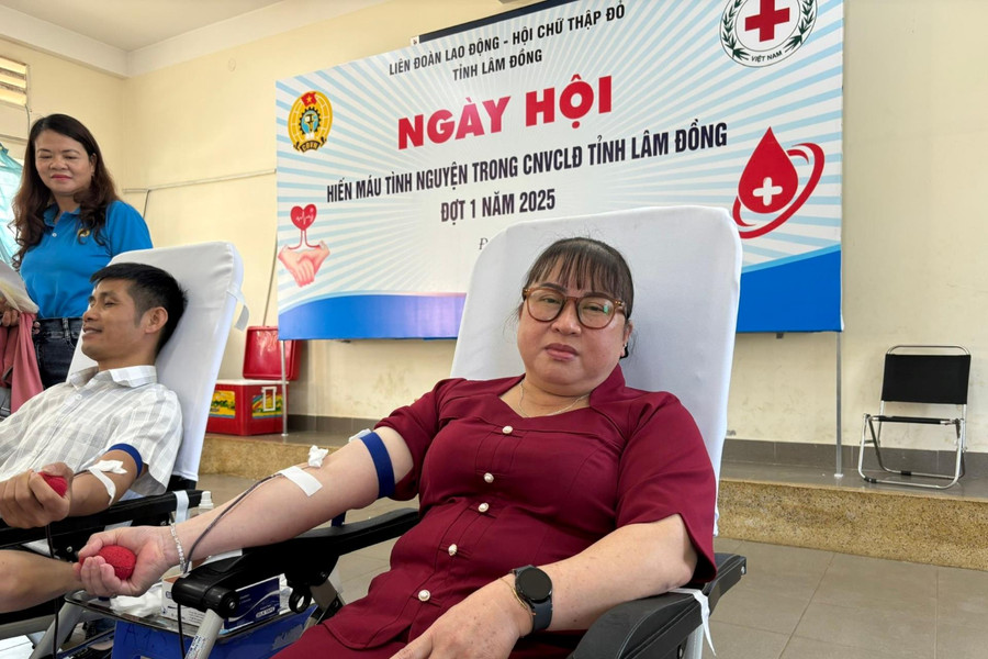 “Cánh chim đầu đàn” trong phong trào hiến máu của ngành giáo dục