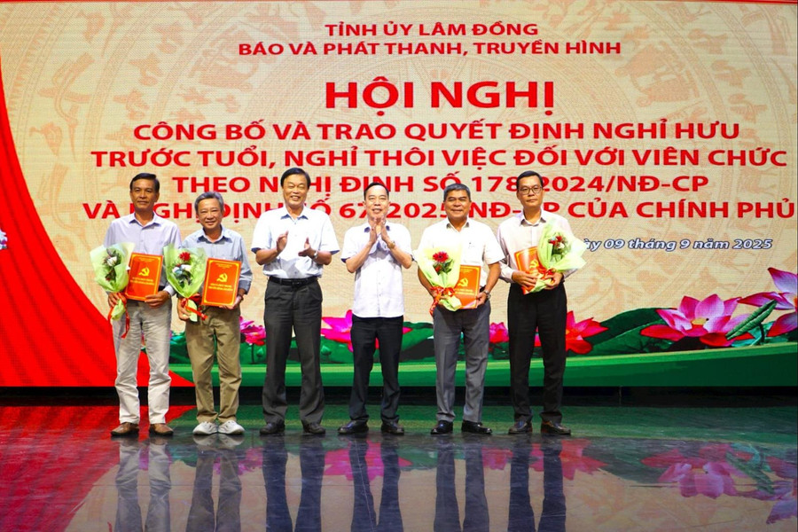 Báo và PTTH Lâm Đồng công bố các quyết định nghỉ hưu theo Nghị định 178