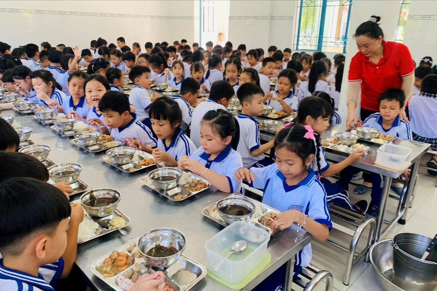 Bảo đảm quyền lợi bán trú cho học sinh