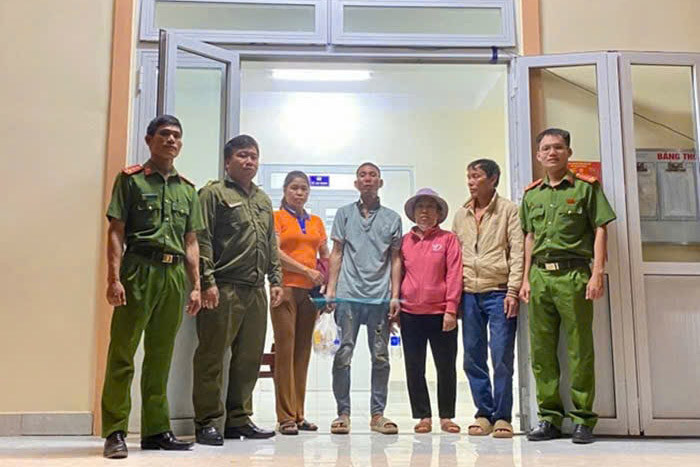 Hỗ trợ đưa người có biểu hiện tâm thần về đoàn tụ với gia đình