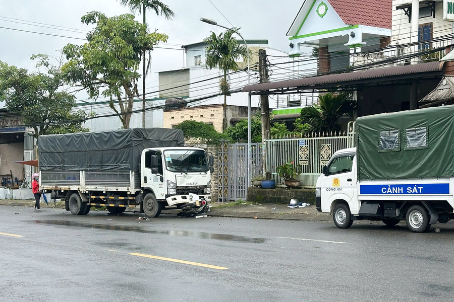 Xe tải va chạm với xe máy, cụ ông 83 tuổi tử vong