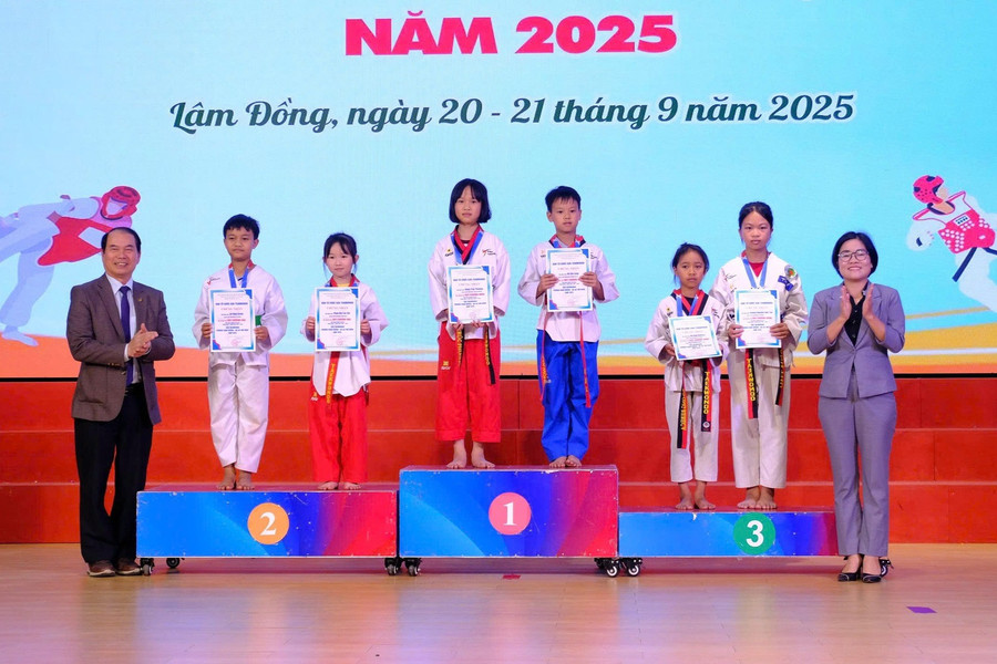 Trao 62 bộ huy chương tại Giải Taekwondo phường Xuân Hương – Đà Lạt mở rộng
