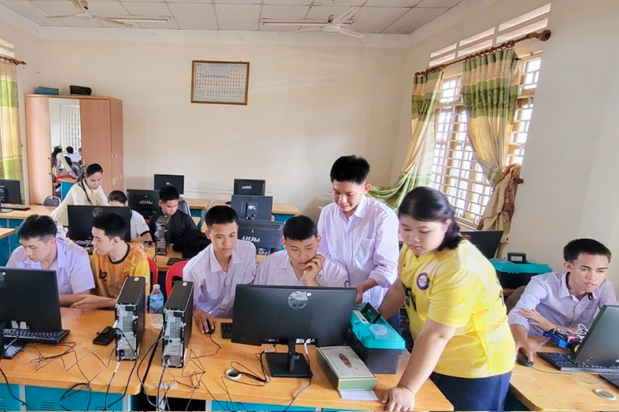 Thắt chặt tình đoàn kết hữu nghị Việt Nam - Lào