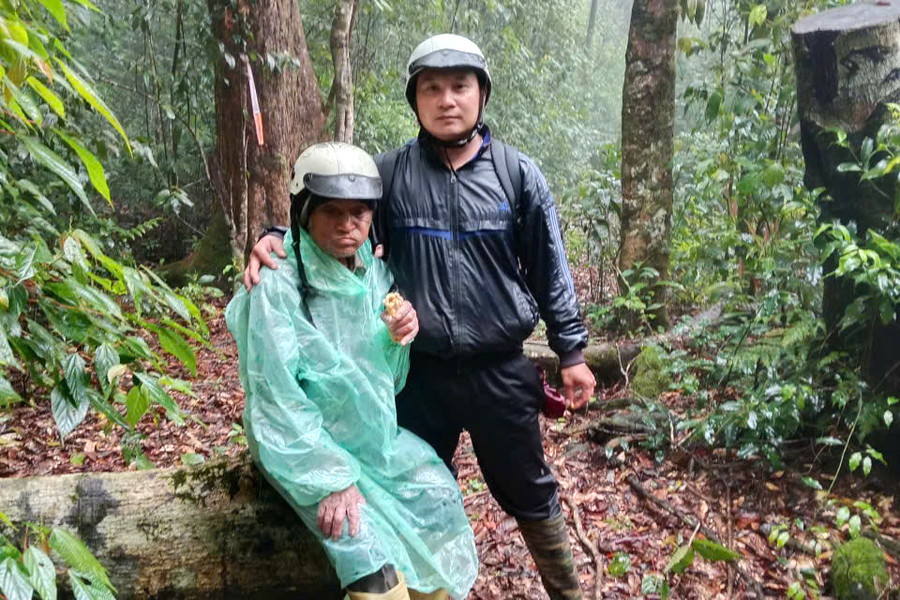 Tìm thấy cụ ông sau 6 ngày đi lạc trong rừng phòng hộ Lâm Hà
