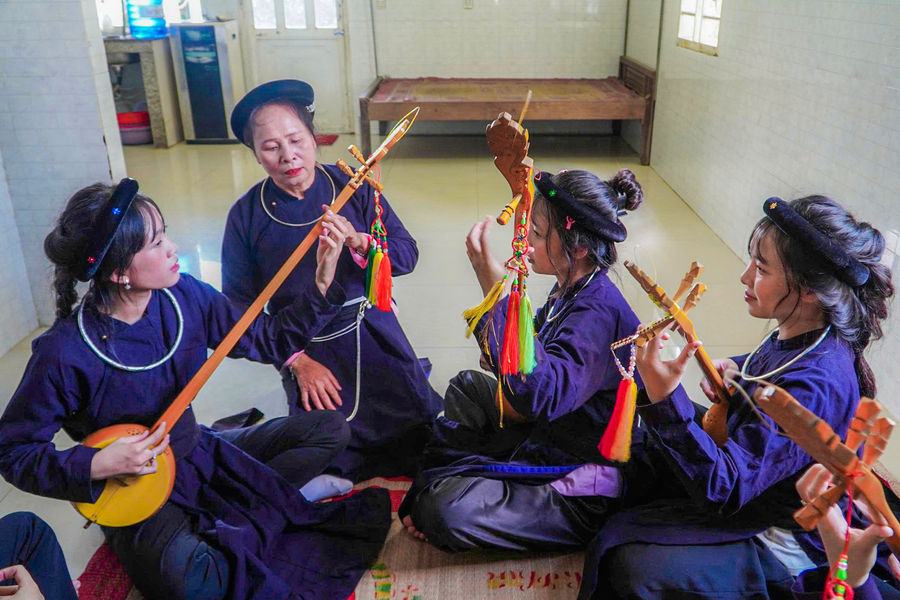Nam Đà vọng tiếng then