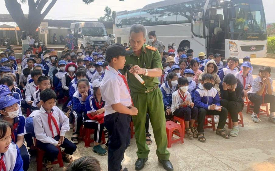 Chung tay bảo vệ trẻ em khỏi bạo lực, xâm hại