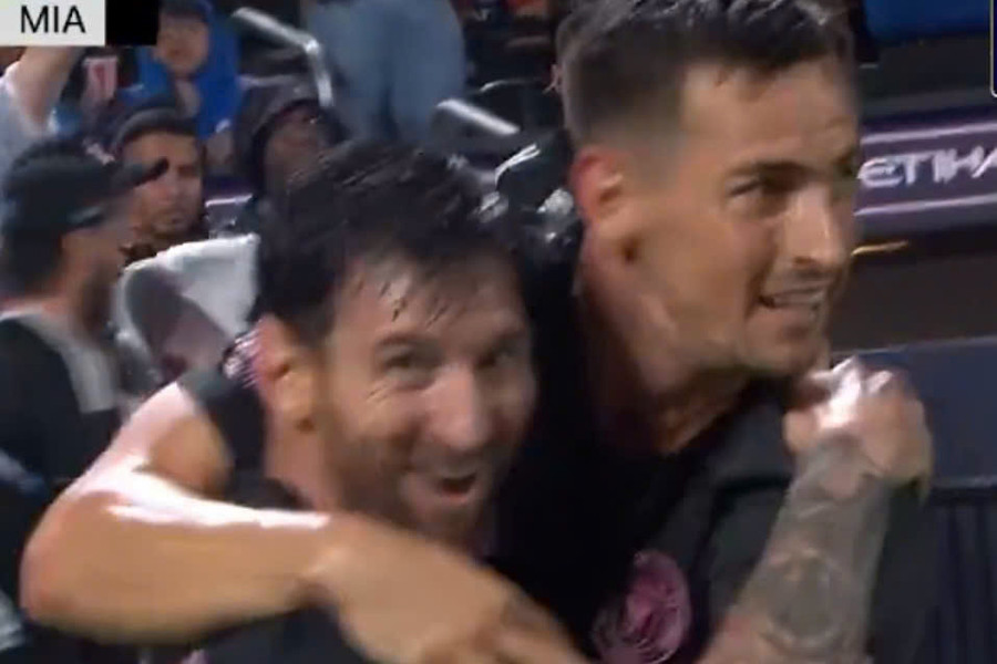 Rực rỡ Messi