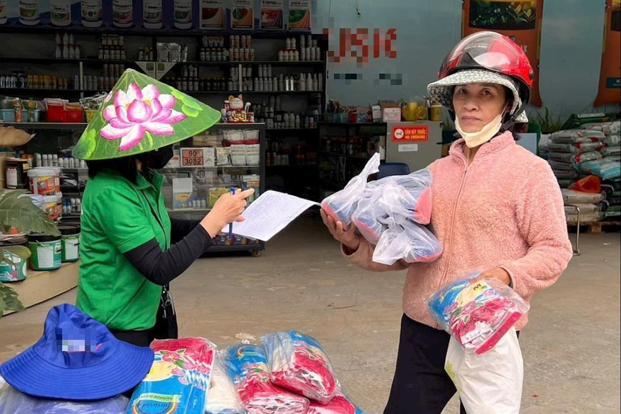 Nông dân Lâm Đồng đổi bao bì thuốc bảo vệ thực vật lấy quà