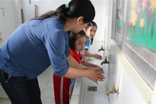 Không để bệnh tay chân miệng bùng phát