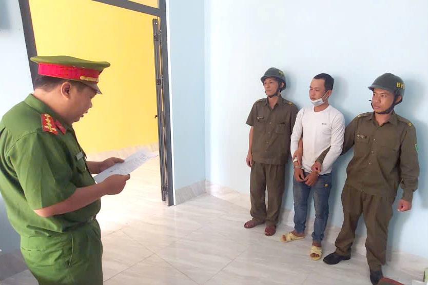 Bắt tạm giam đối tượng trộm cắp tài sản có tiền án về ma túy