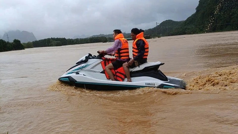 Thanh Hóa cứu hộ thành công 13 người bị nước lũ cô lập