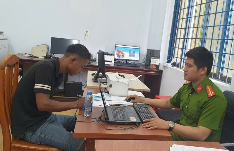 Công an Cư Jút bắt nhanh đối tượng cướp giật điện thoại