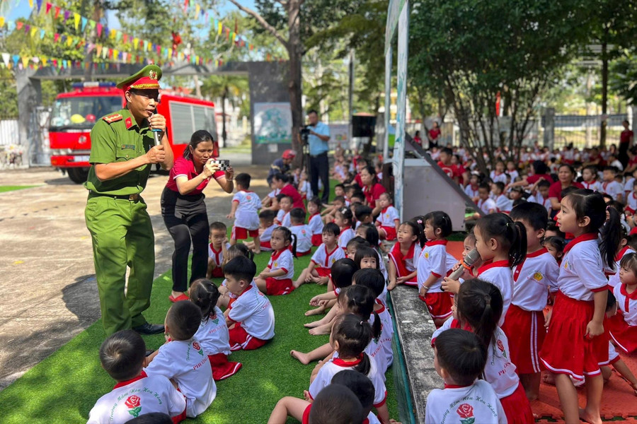 Học sinh mầm non ở La Gi được dạy kỹ năng thoát nạn, chữa cháy