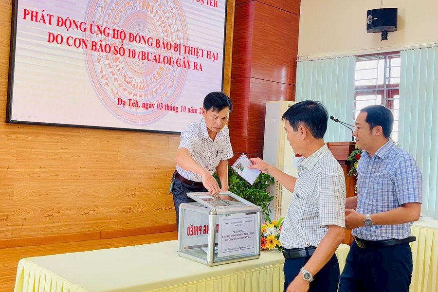 Xã Đạ Tẻh quyên góp 103 triệu đồng ủng hộ đồng bào vùng bão số 10